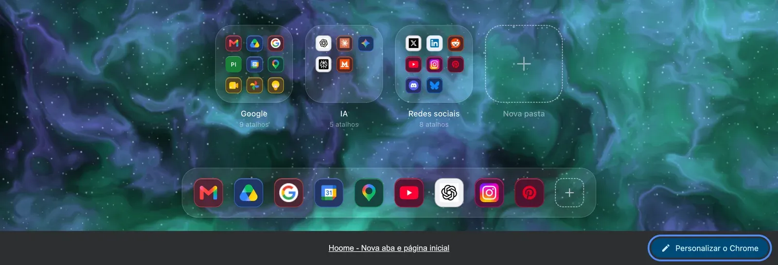 A parte de baixo da nova aba do Hoome no Chrome: sob o Dock, a barra cinza que o Chrome adiciona, com o nome da extensão no meio e o botão Personalizar o Chrome, circulado, à direita.