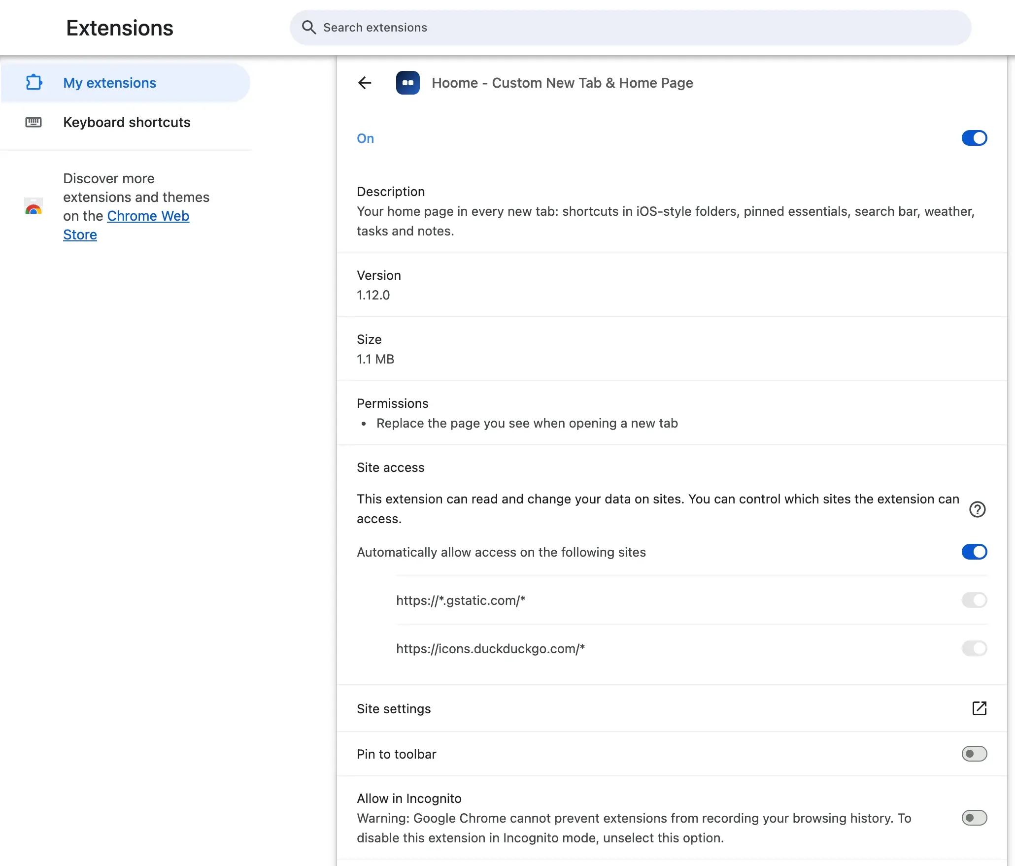 Hoome’s details page in Chrome: the “On” switch, the description, version 1.12.0, the size, a single permission, “Replace the page you see when opening a new tab”, then site access, with the “Automatically allow access on the following sites” switch turned on and only two addresses, https://*.gstatic.com/* and https://icons.duckduckgo.com/*, and finally the “Site settings”, “Pin to toolbar” and “Allow in Incognito” settings.