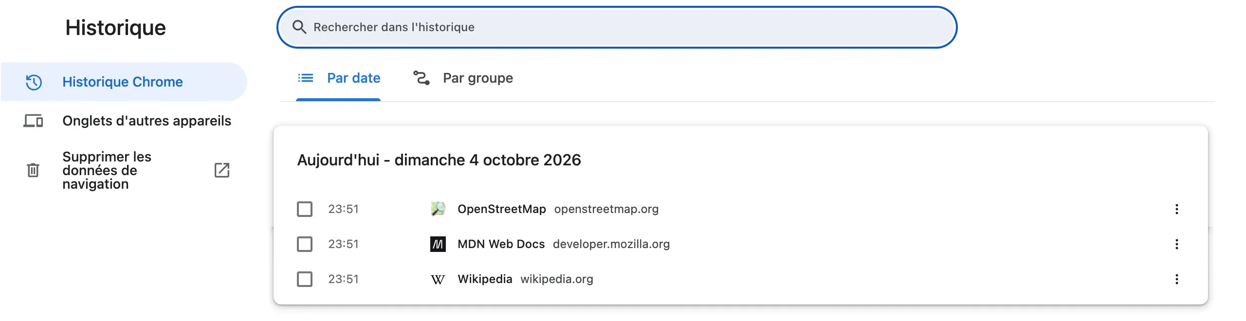 La page Historique de Chrome : le champ « Rechercher dans l’historique », les onglets « Par date » et « Par groupe », la section « Onglets d’autres appareils » à gauche, et les pages visitées aujourd’hui avec leur heure.